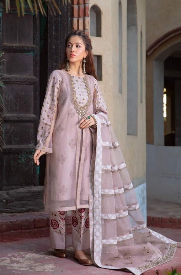 Chasham-e- Chiragh 4 piece organza gown by Nuriyaa