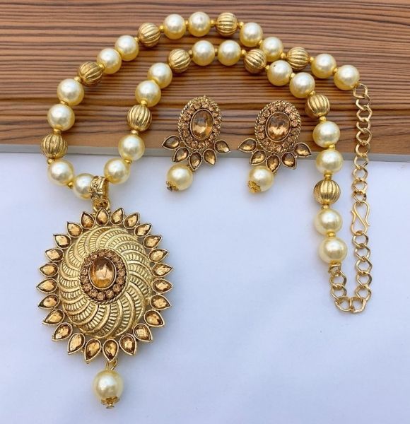 Indian Kundan Locket Set (Silver Shade)