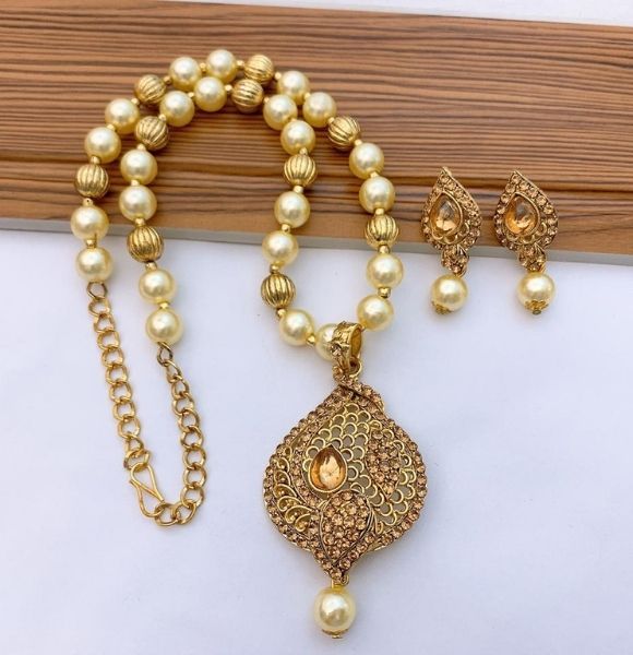 Indian Kundan Locket Set (Silver Shaded)