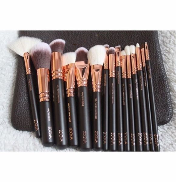 15 Piece Cosmetic Brushes With Leather Bag.