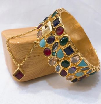 Multi Shaded Kundan Bangle with Adjustable Lock