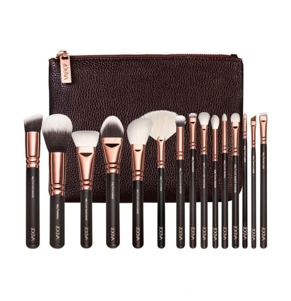 15 Piece Cosmetic Brushes With Leather Bag.
