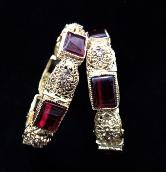 Stone Bangles with Adjustable Lock (Red)