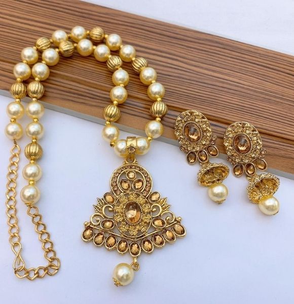 Indian Kundan Locket Set (Silver Pearls)