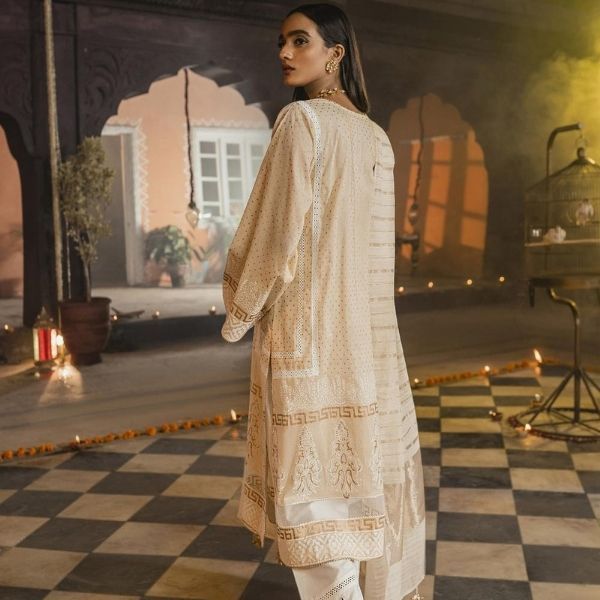 Noor E Sheesh - White and Gold Block Printed Premium Lawn Outfit